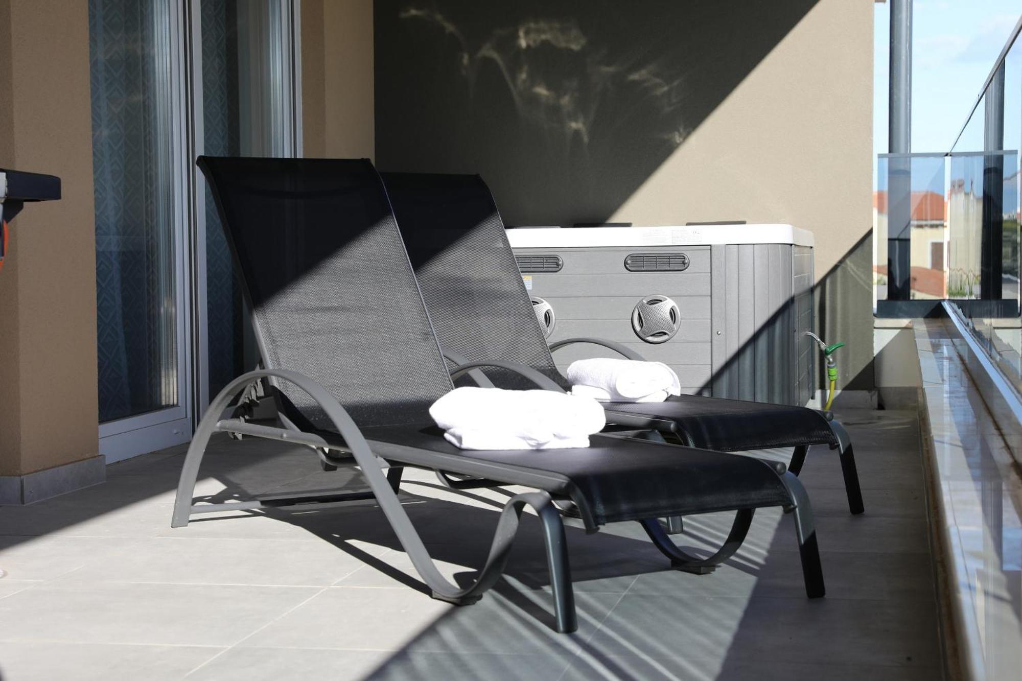 Apartment Relex With Pool & Jacuzzi プリヴラカ エクステリア 写真