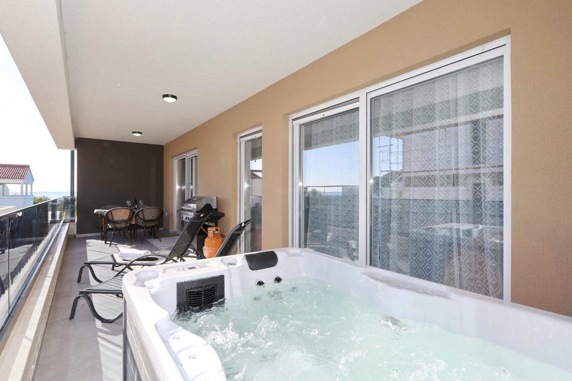 Apartment Relex With Pool & Jacuzzi プリヴラカ エクステリア 写真