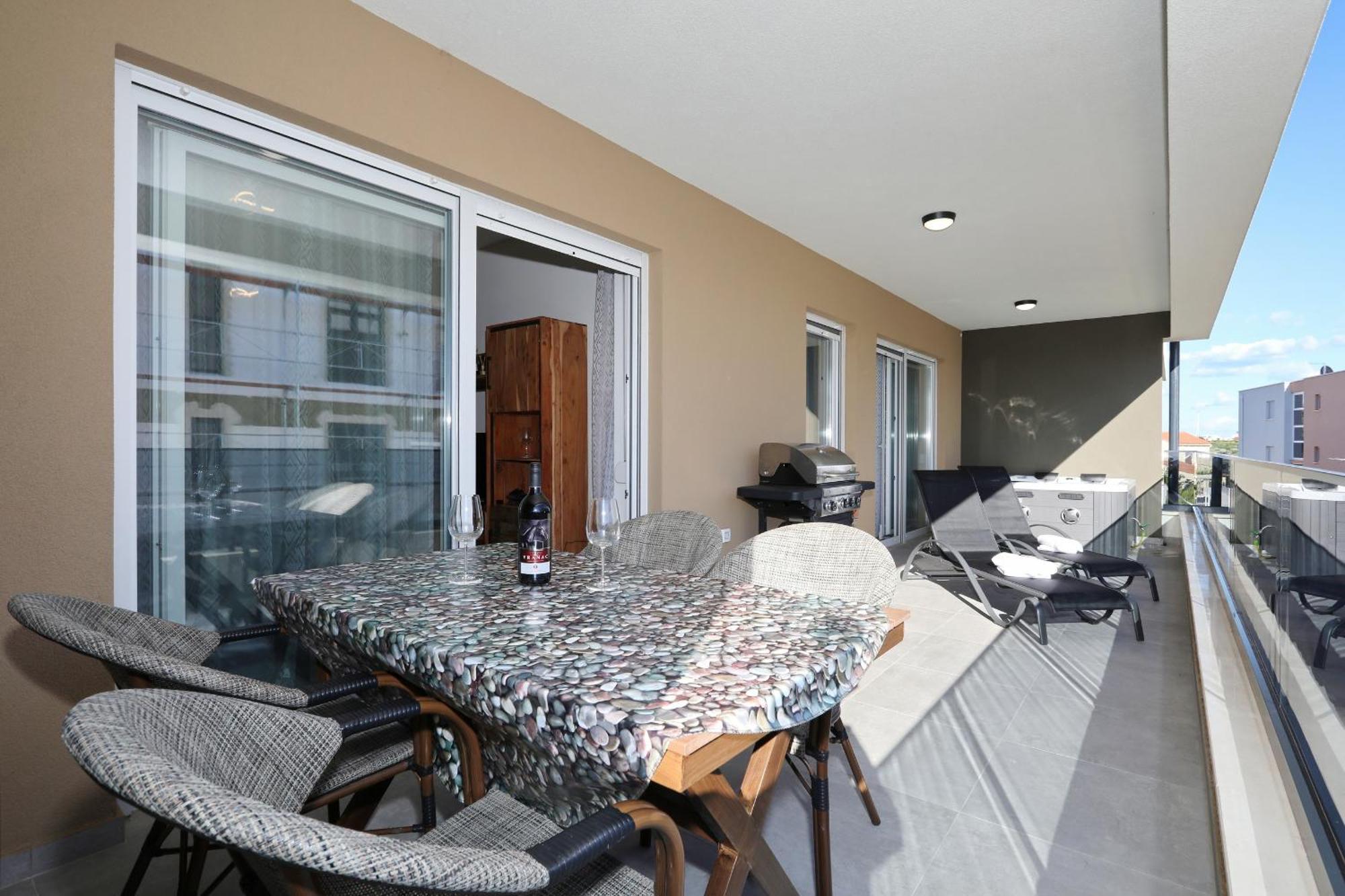 Apartment Relex With Pool & Jacuzzi プリヴラカ エクステリア 写真