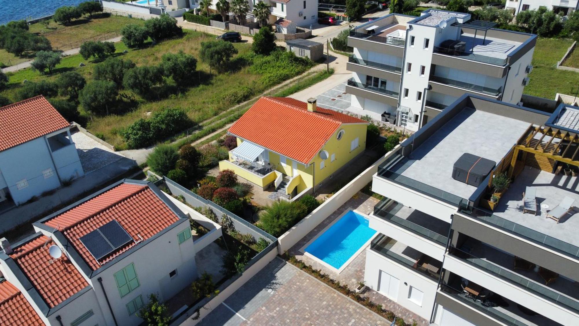 Apartment Relex With Pool & Jacuzzi プリヴラカ エクステリア 写真